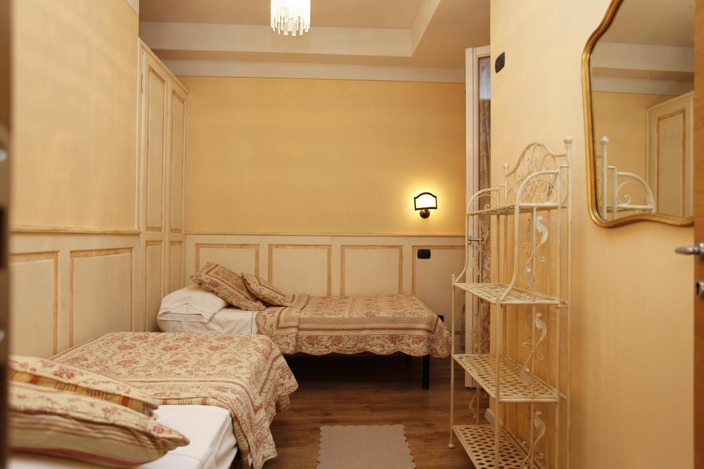 Appartamenti Piazza Umberto I Torri Del Benaco Habitación foto