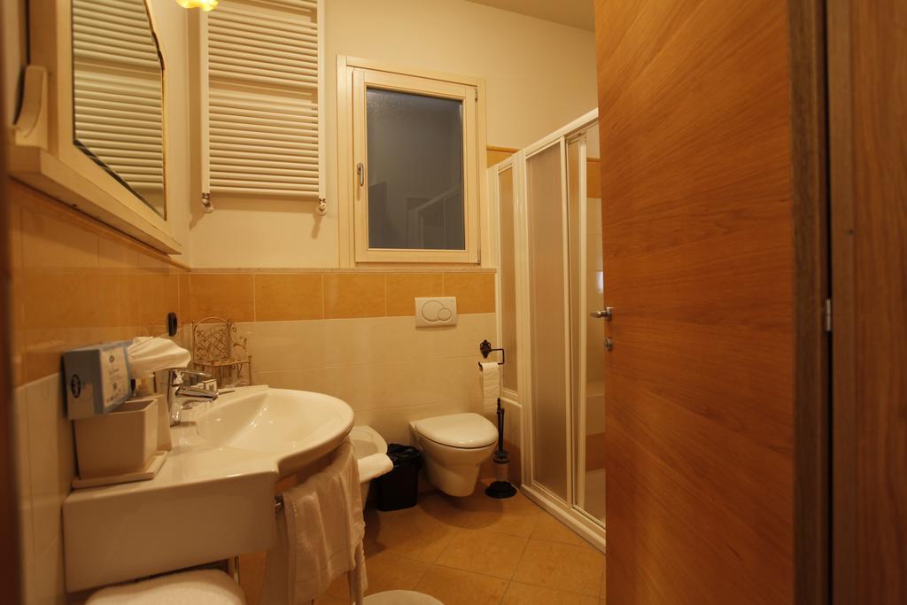 Appartamenti Piazza Umberto I Torri Del Benaco Habitación foto