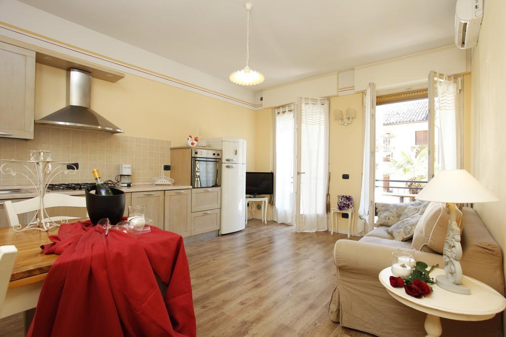 Appartamenti Piazza Umberto I Torri Del Benaco Habitación foto
