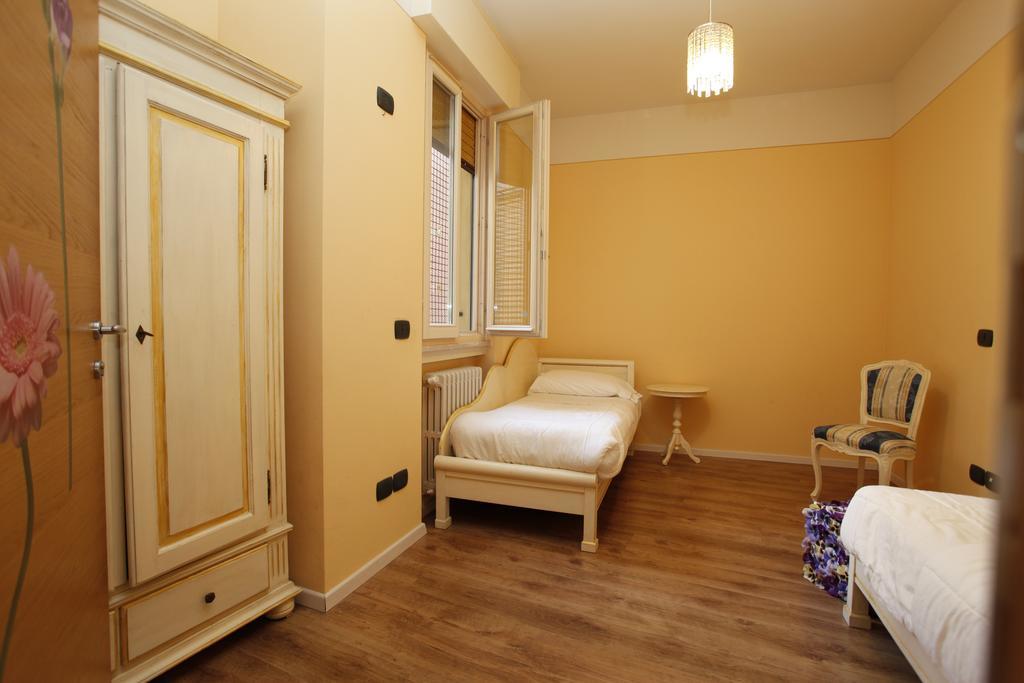 Appartamenti Piazza Umberto I Torri Del Benaco Habitación foto