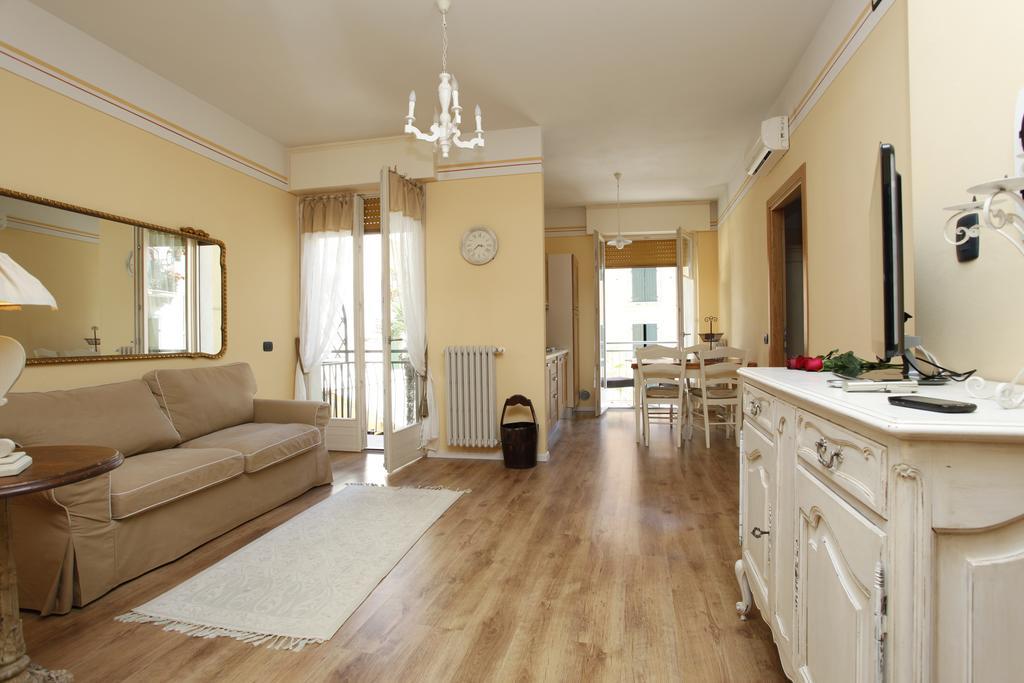 Appartamenti Piazza Umberto I Torri Del Benaco Habitación foto