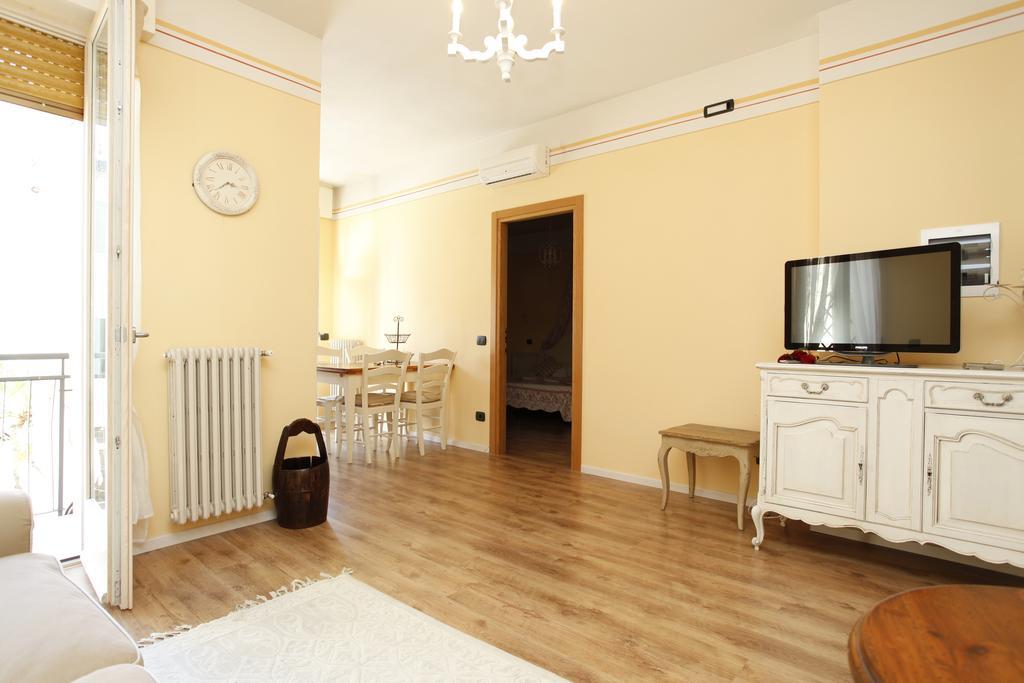 Appartamenti Piazza Umberto I Torri Del Benaco Habitación foto