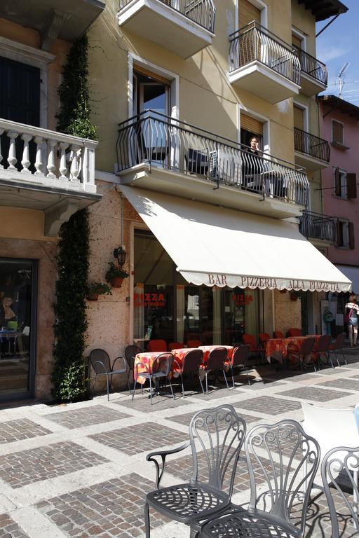 Appartamenti Piazza Umberto I Torri Del Benaco Habitación foto