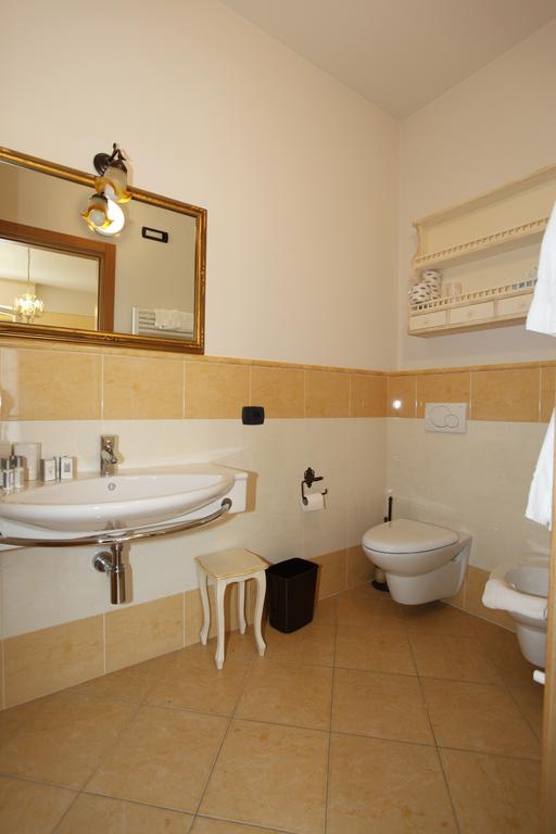 Appartamenti Piazza Umberto I Torri Del Benaco Habitación foto